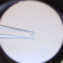 Įkelti vaizdą į galerijos rodinį, Laboratorinis briliantas - 1.2 mm, po lęšiumi
