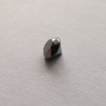 Įkelti vaizdą į galerijos rodinį, Natūralus juodas briliantas 4.0 mm 0.33 ct - vaizdas iš šono