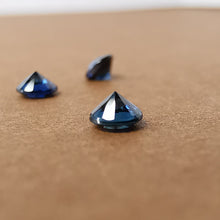 Įkelti vaizdą į galerijos rodinį, Natūralūs mėlyni safyras 3.0 mm - apversti ir iš šono