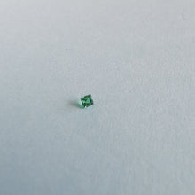 Įkelti vaizdą į galerijos rodinį, Natūralus smaragdas 1.5x1.5 mm carre, tamsesnis