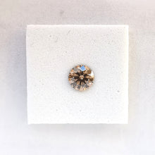 Įkelti vaizdą į galerijos rodinį, Natūralus briliantas 5.10 mm, šampano C4, Hearts&Arrows - vaizdas iš viršaus