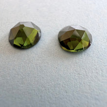 Įkelti vaizdą į galerijos rodinį, Žalieji turmalinai, apvalūs rose-cut, 5 mm