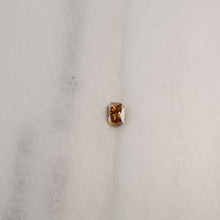 Įkelti vaizdą į galerijos rodinį, Natūralus oktagono formos deimantas, 3.4x2.6 mm