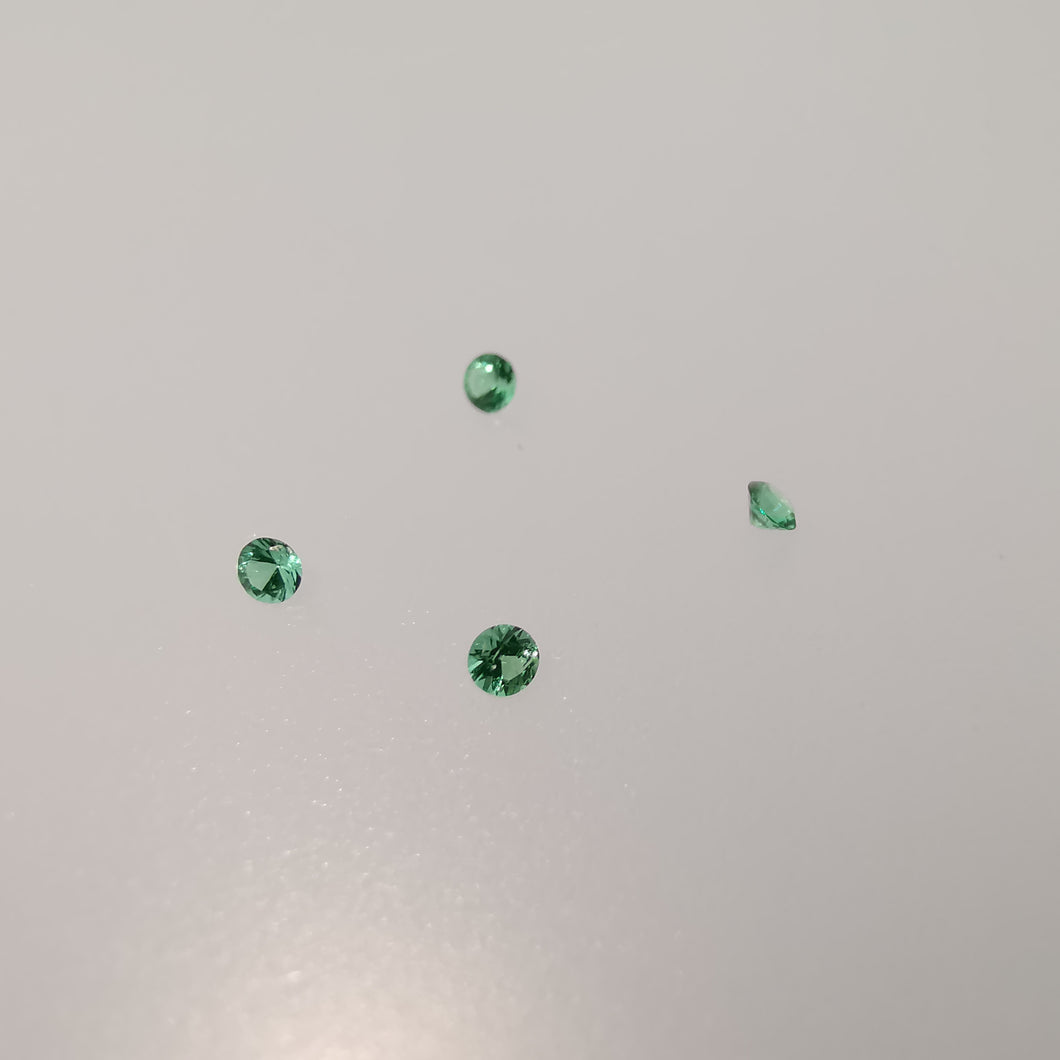 1.5 mm natūralūs smaragdai, rankų diamond cut