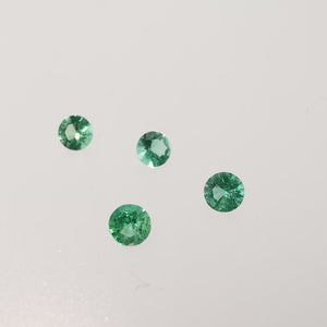 Natūralūs 2.5 mm rankų diamond cut smaragdai, aliejuoti