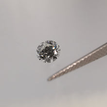 Įkelti vaizdą į galerijos rodinį, Natūralus skaidrus briliantas 3.5 mm - iš arčiau
