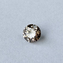 Įkelti vaizdą į galerijos rodinį, Natūralus šampano spalvos briliantas, 4.3 mm, C2 VVS, H&amp;A - atspalvis C2
