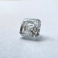 Įkelti vaizdą į galerijos rodinį, Asscher formos laboratorinis deimantas - iš šono
