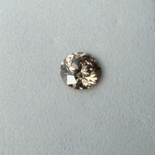 Įkelti vaizdą į galerijos rodinį, Natūralus šampaninis C2 briliantas 4.45 mm, VS  - iš viršaus, Hearts and arrows briaunavimo kokybė
