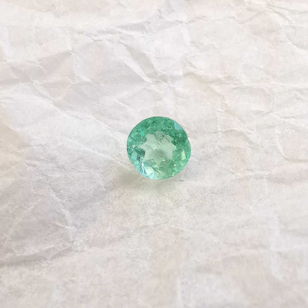 Natūralus Kolumbijos smaragdas - 6.2 m, 0.9 ct, vaizdas iš priekio