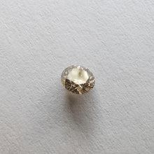 Įkelti vaizdą į galerijos rodinį, Natūralus šampaninis briliantas 3.8 mm C3 - bendras vaizdas
