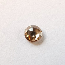 Įkelti vaizdą į galerijos rodinį, Natūralus rose-cut deimantas, 3.72 mm
