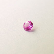 Įkelti vaizdą į galerijos rodinį, Natūralus rožinis safyras 3.9 mm - rakursas iš priekio
