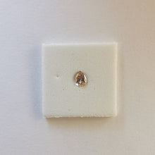 Įkelti vaizdą į galerijos rodinį, Natūralus šampaninis lašo formos deimantas, ~4.2x3.0 mm
