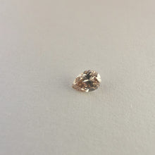 Įkelti vaizdą į galerijos rodinį, Natūralus šampaninis lašo formos deimantas, ~4.2x3.0 mm
