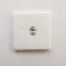 Įkelti vaizdą į galerijos rodinį, Natūralus šampaninis C1/2 ovalo formos deimantas, 0.21 ct
