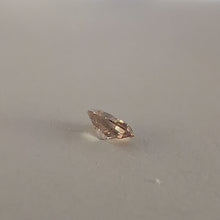 Įkelti vaizdą į galerijos rodinį, Natūralus šampaninis C1/2 ovalo formos deimantas, 0.21 ct, iš paviliono pusės
