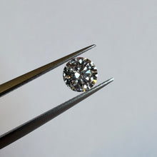 Įkelti vaizdą į galerijos rodinį, Laboratorinis briliantas 4.3 mm E VVS2, 0.30 ct - kitoks rakursas
