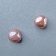 Įkelti vaizdą į galerijos rodinį, Gėlavandenių Edisono baroque bouton perlų pora, 13 mm - iš viršaus

