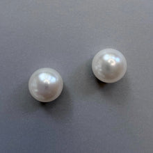 Įkelti vaizdą į galerijos rodinį, Gėlavandenių apvalių bouton perlų pora - 10.5 mm
