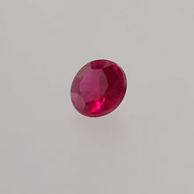 Įkelti vaizdą į galerijos rodinį, Natūralus rubinas 4.35 mm - iš šono

