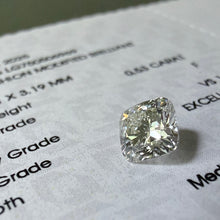 Įkelti vaizdą į galerijos rodinį, Laboratorinis cushion formos deimantas - 4.7 mm, F VS1, 0.53 ct  - bendras vaizdas

