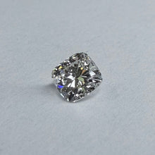 Įkelti vaizdą į galerijos rodinį, Laboratorinis cushion formos deimantas - 4.7 mm, F VS1, 0.53 ct  iš viršaus
