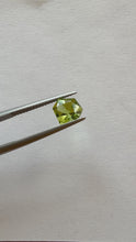 Įkelti vaizdo įrašą ir jį paleisti galerijos rodinyje, Peridotas, 21st Century briaunavimo, 8 mm
