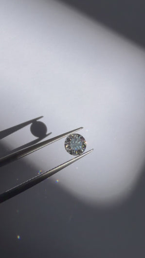 Laboratorinis briliantas 4.3 mm E VVS2, 0.30 ct - video