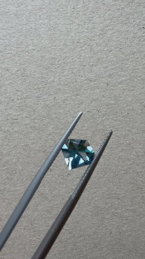 London Blue topazas, 21st Centrury 8 mm, by Berckwerk - video