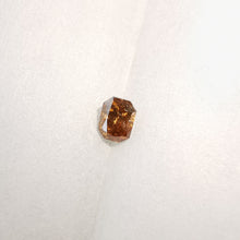 Įkelti vaizdą į galerijos rodinį, Natūralus oktagono formos deimantas, 3.4x2.6 mm
