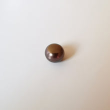 Įkelti vaizdą į galerijos rodinį, Gėlavandenis antracito spalvos button perlas 6.0-7.0 mm
